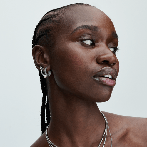 Aros de Aro Perla Cultivada de Agua Dulce Tratada y Pavé